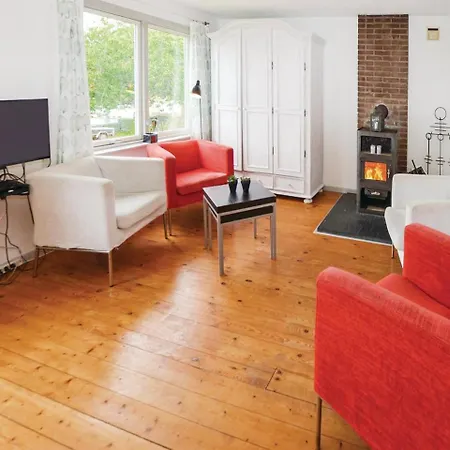 펜션 Three-bedroom Holiday In