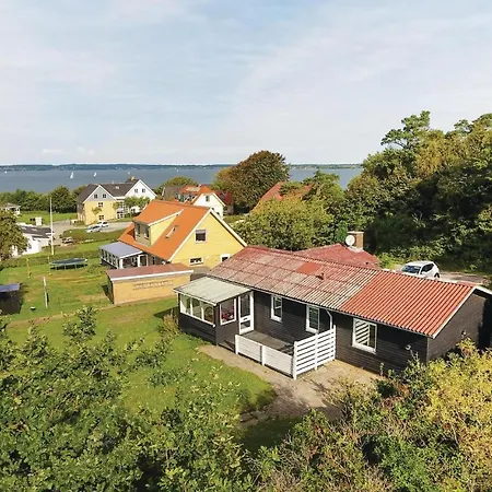 Three-bedroom Holiday In 펜션 *